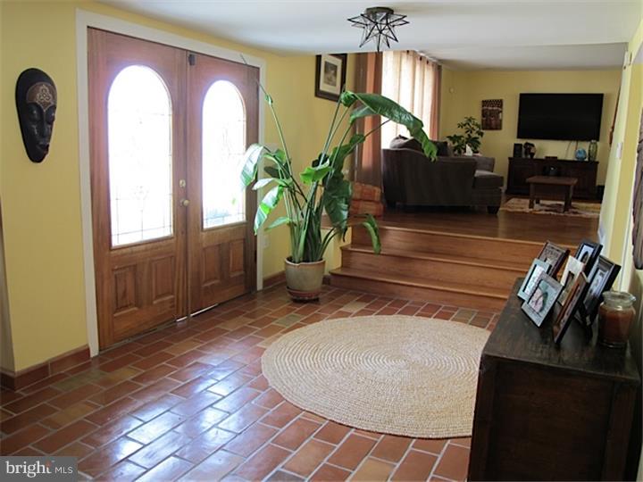 9728 Glenhope Road Philadelphia, PA 19115 - Photo 4 of 19 Foyer