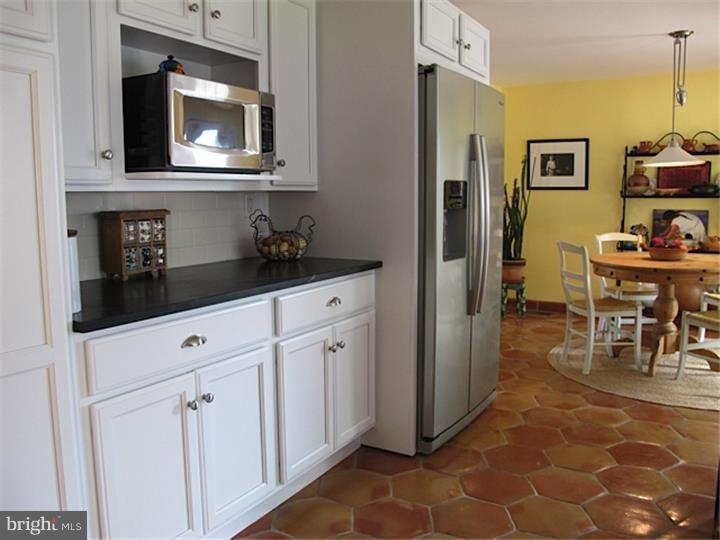9728 Glenhope Road Philadelphia, PA 19115 - Photo 9 of 19 Kitchen