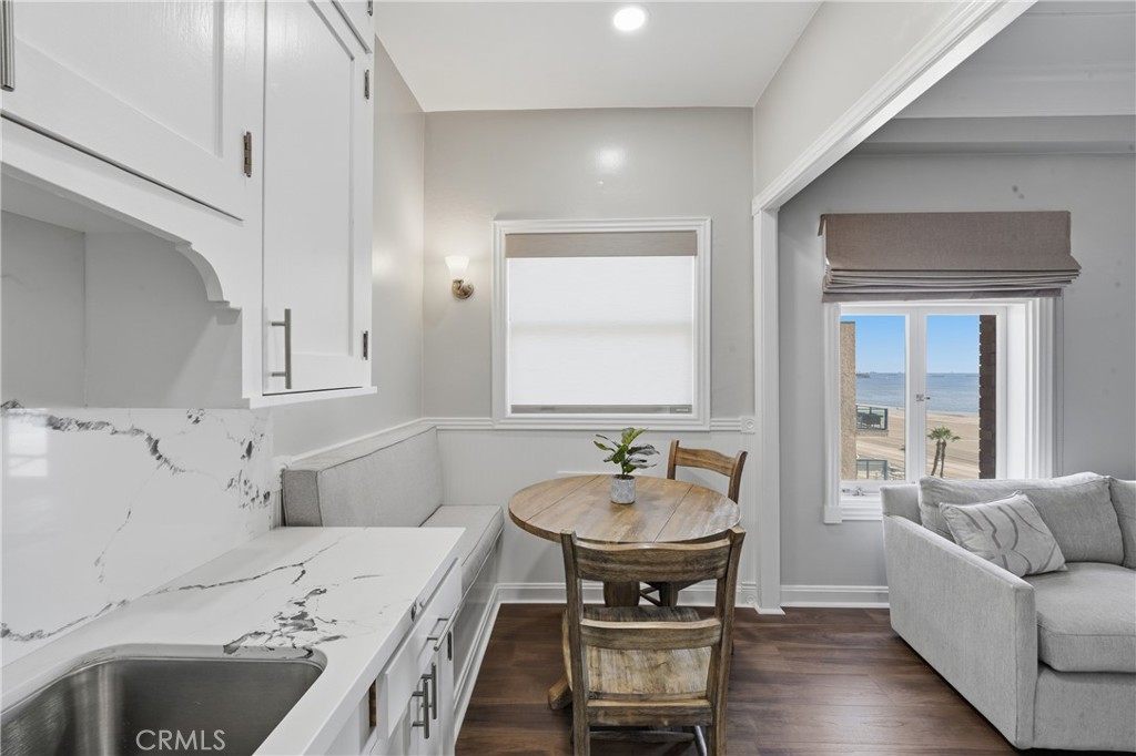 1030 East Ocean Boulevard, Unit 509 Long Beach, CA 90802 - Photo 12 of 39 a en suite bathroom with a sink and a mirror