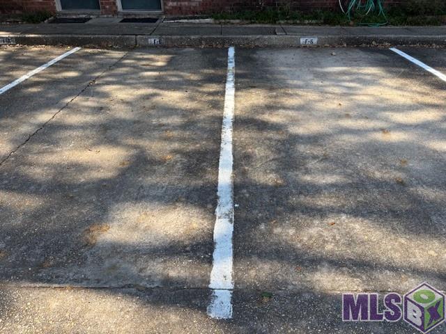 9853 Jefferson Highway, Unit F6 Baton Rouge, LA 70809 - Photo 18 of 21 Assigned Parking-Front Door