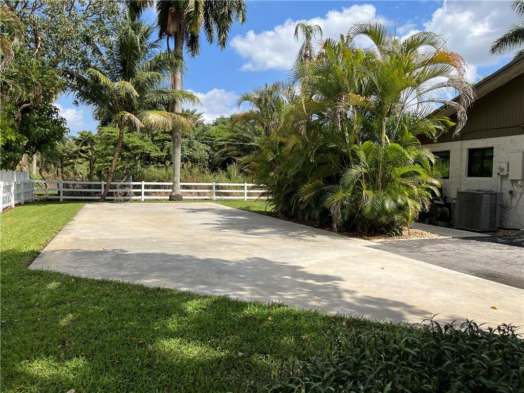 11301 Southwest 16th Street Davie, FL 33325 - Photo 47 of 54 a view of a backyard of the house