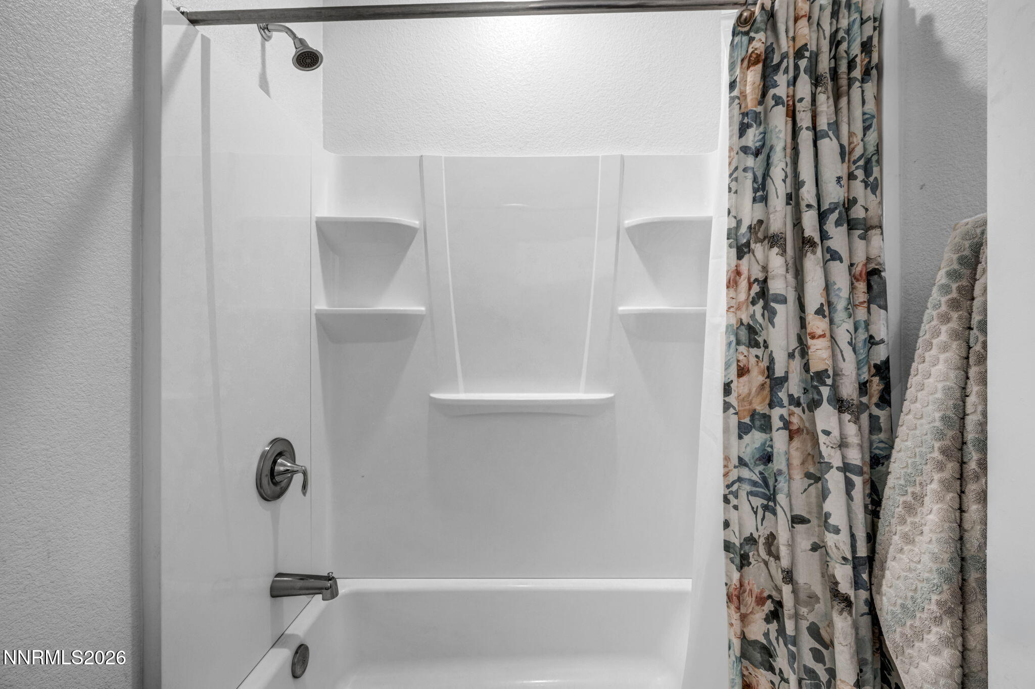 969 Estuary Circle Reno, NV 89506 - Photo 29 of 38 a bathroom with a bathtub and shower