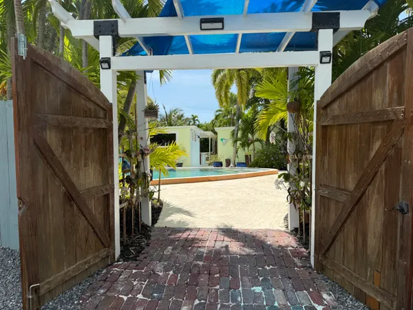 $859,999 | 19512 Aztec Street, Sugarloaf, FL 33042