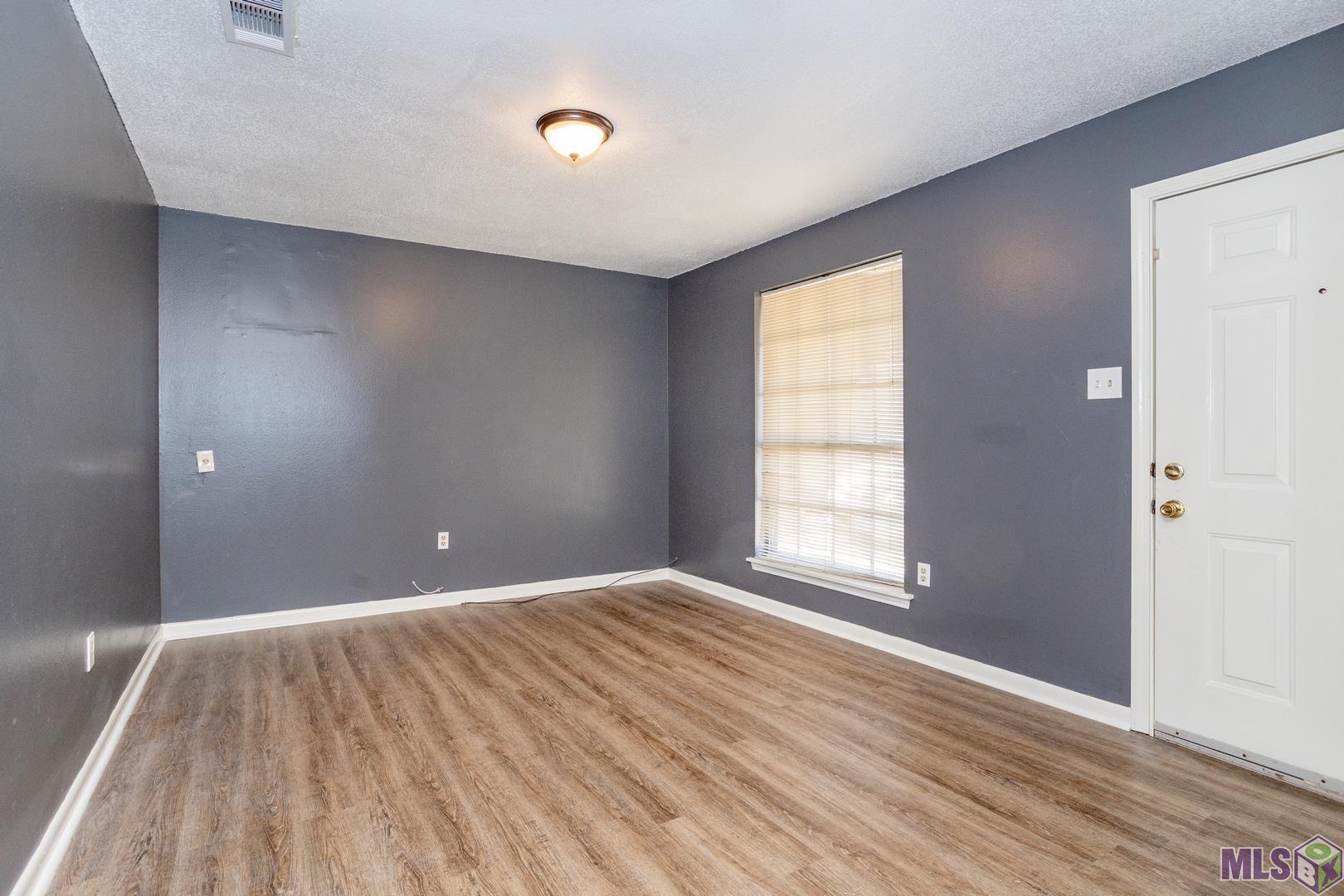 13206 Morvant Road Baker, LA 70714 - Photo 2 of 20 Living Room