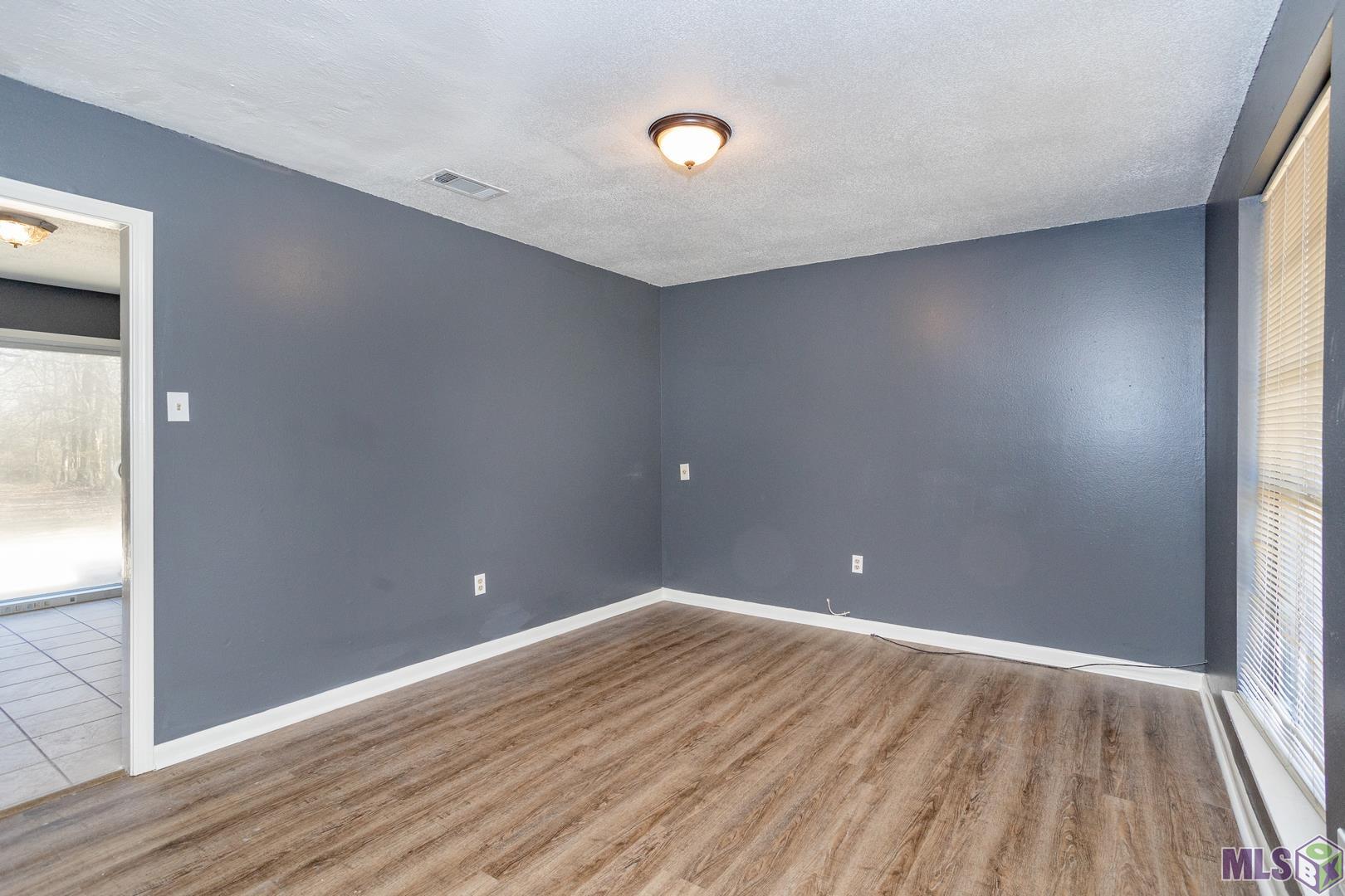 13206 Morvant Road Baker, LA 70714 - Photo 3 of 20 Living Room