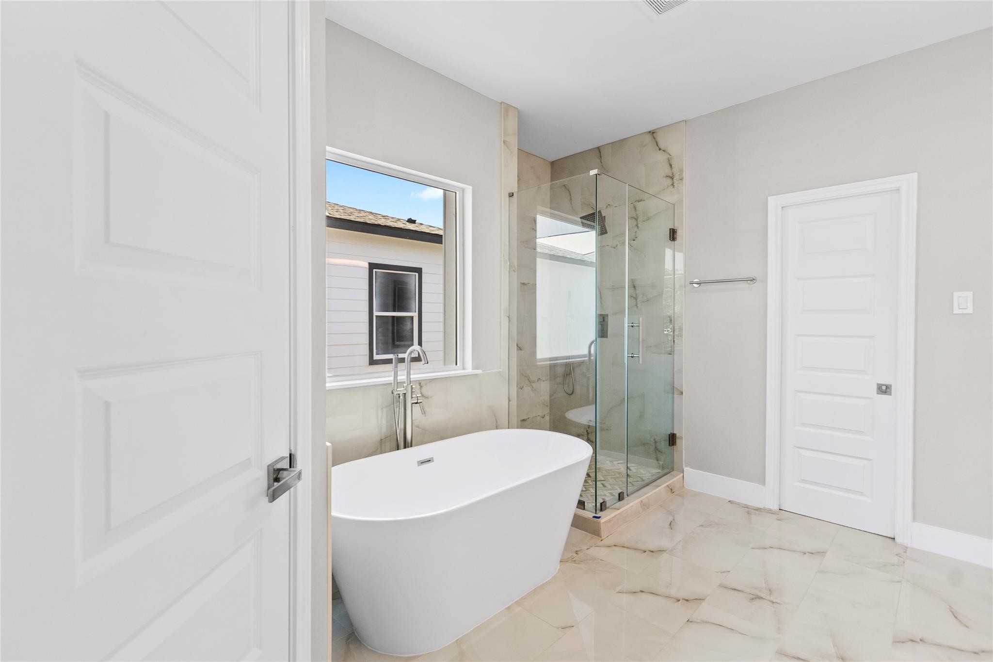 5506 Pershing Street Houston, TX 77033 - Photo 15 of 29 a bathroom with a bathtub and shower