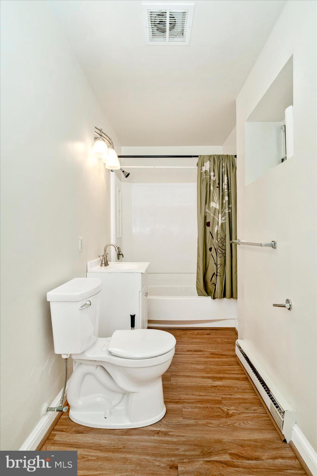 25930 Ridge Road Damascus, MD 20872 - Photo 41 of 62 Unit 5 Bath