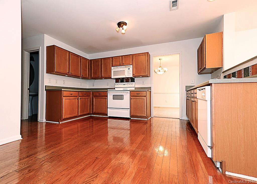 5603 Thompson Road Charlotte, NC 28216 - Photo 2 of 14 Gallery Image 2