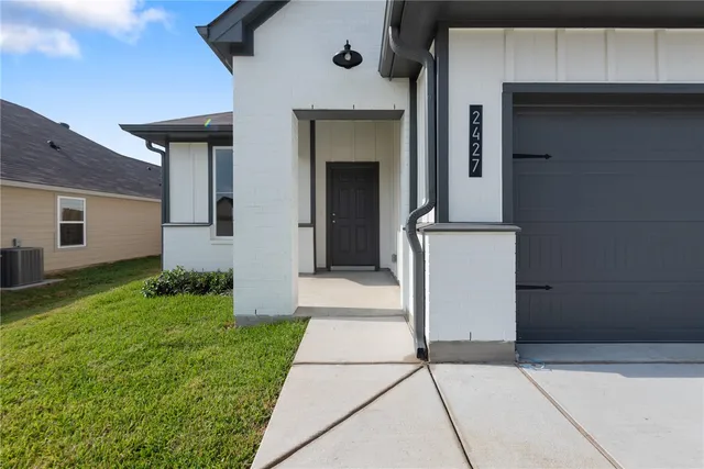 a view of a back yard of the house