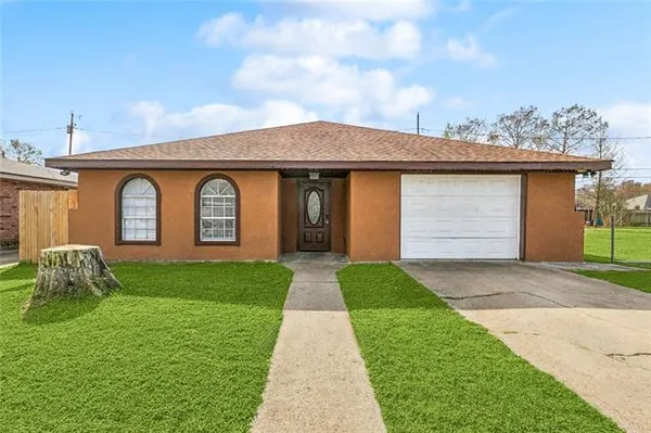 $175,000 | 2325 River Queen Drive, Violet, LA 70092