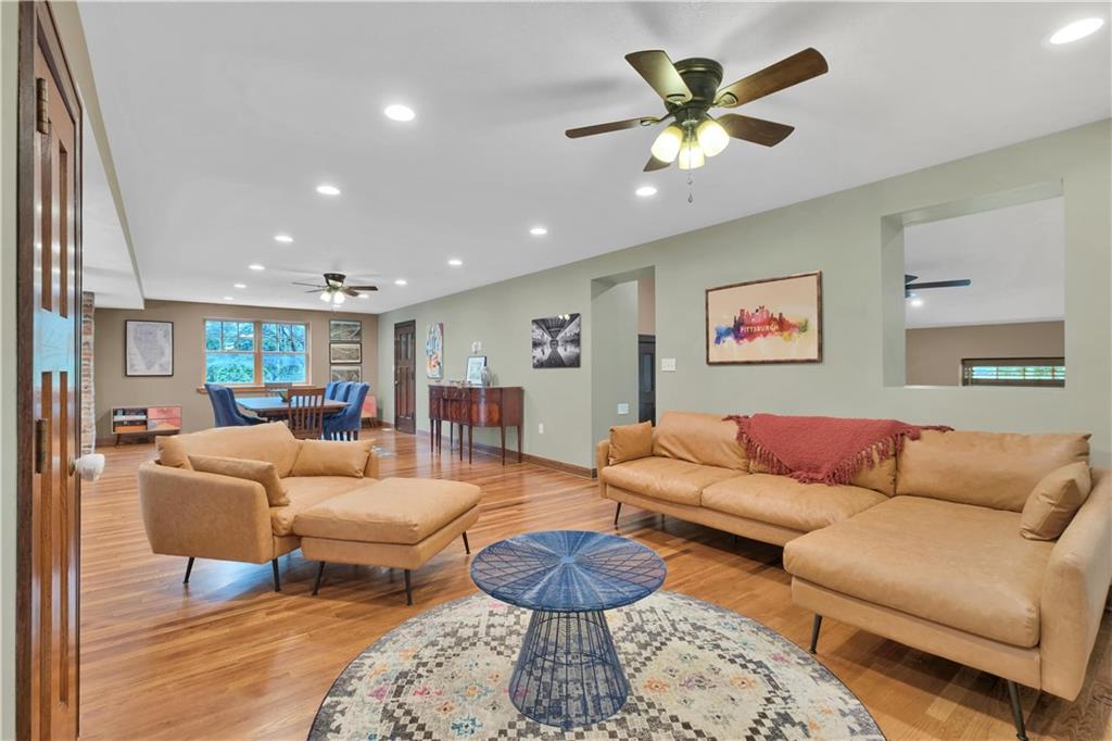 2110 Reis Run Road Pittsburgh, PA 15237 - Photo 5 of 25 Gallery Image 5
