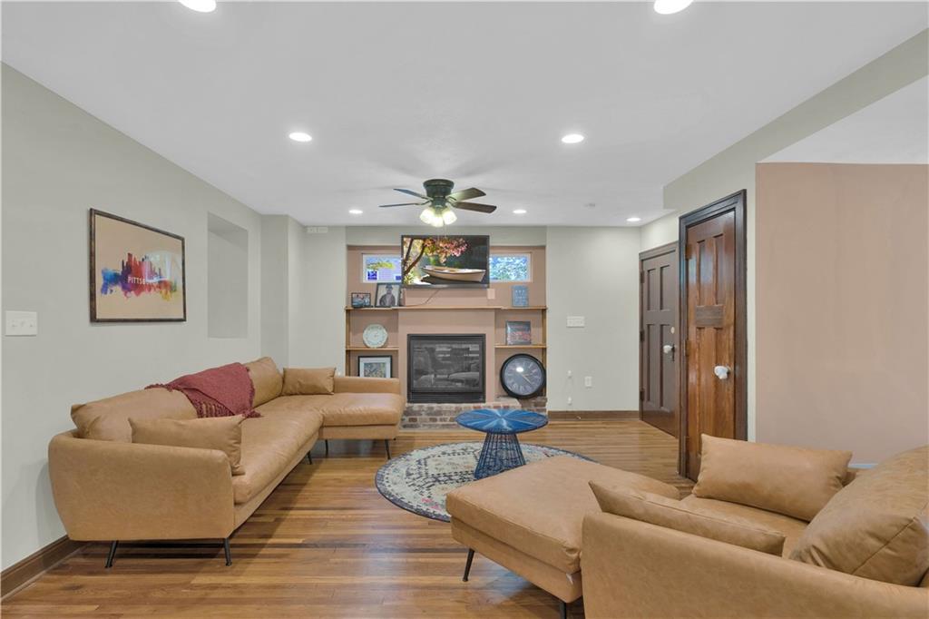 2110 Reis Run Road Pittsburgh, PA 15237 - Photo 6 of 25 Gallery Image 6
