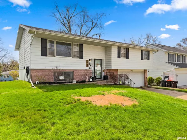 $220,000 | 1712 West Pinewood Place, Peoria, IL 61614