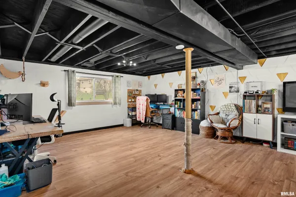 $220,000 | 1712 West Pinewood Place, Peoria, IL 61614