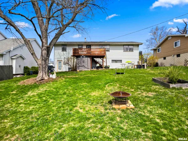 $220,000 | 1712 West Pinewood Place, Peoria, IL 61614