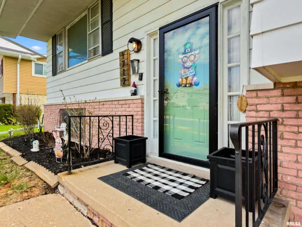 $220,000 | 1712 West Pinewood Place, Peoria, IL 61614