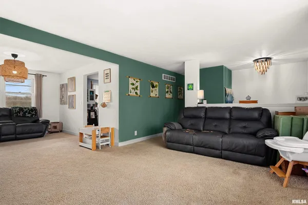 $220,000 | 1712 West Pinewood Place, Peoria, IL 61614