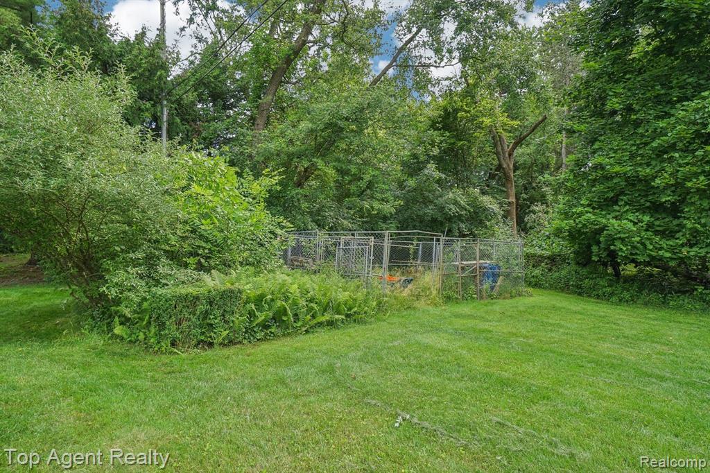 285 Whims Court Rochester, MI 48306 - Photo 38 of 55
