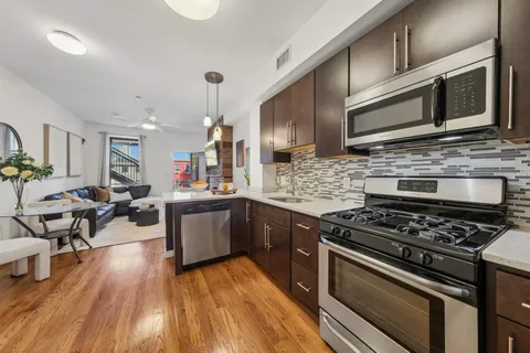 $545,000 | 274 6th Street, Unit 302, Jersey City, NJ 07302