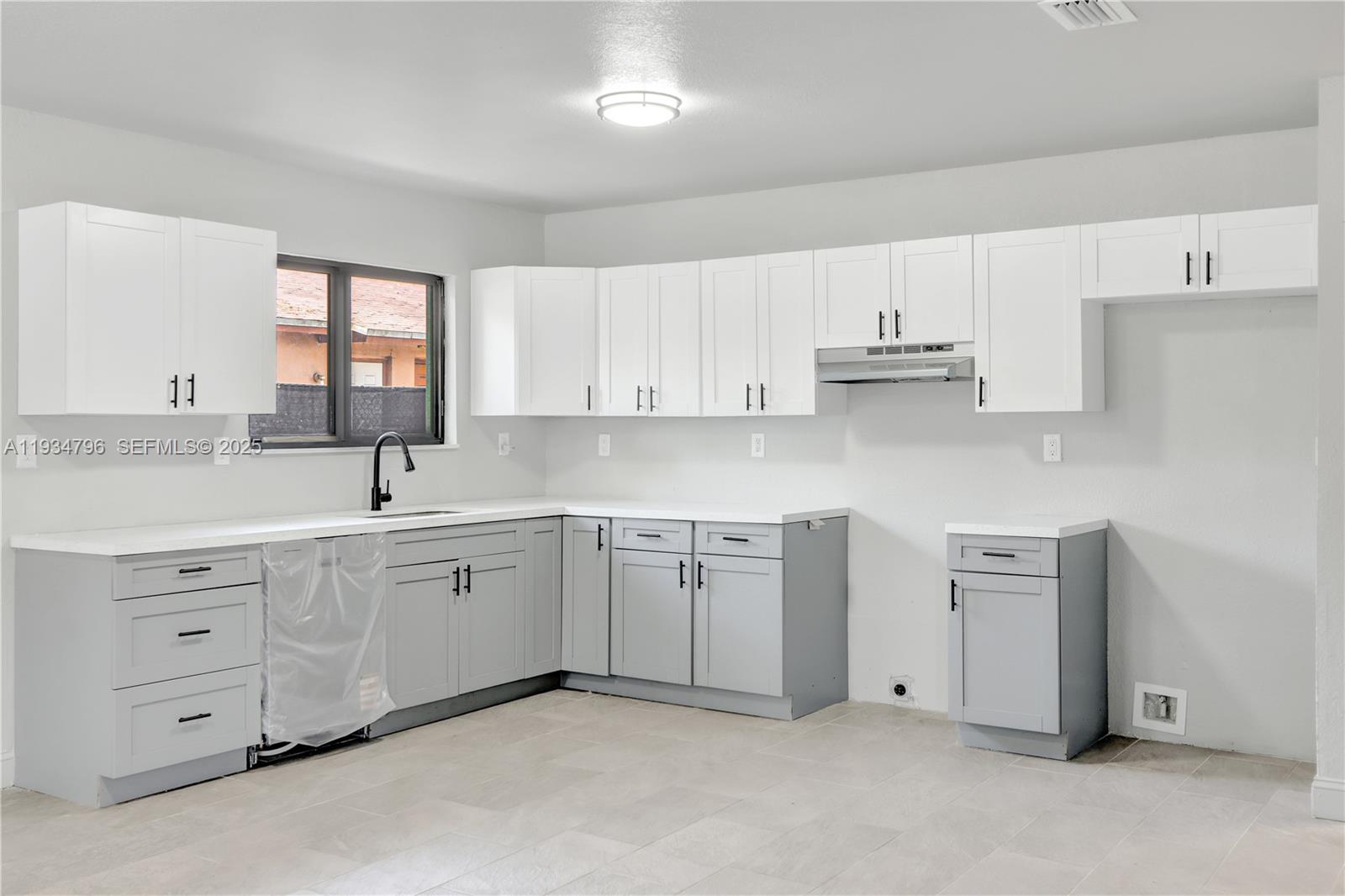 2420 Northwest 6th Court Pompano Beach, FL 33069 - Photo 4 of 10