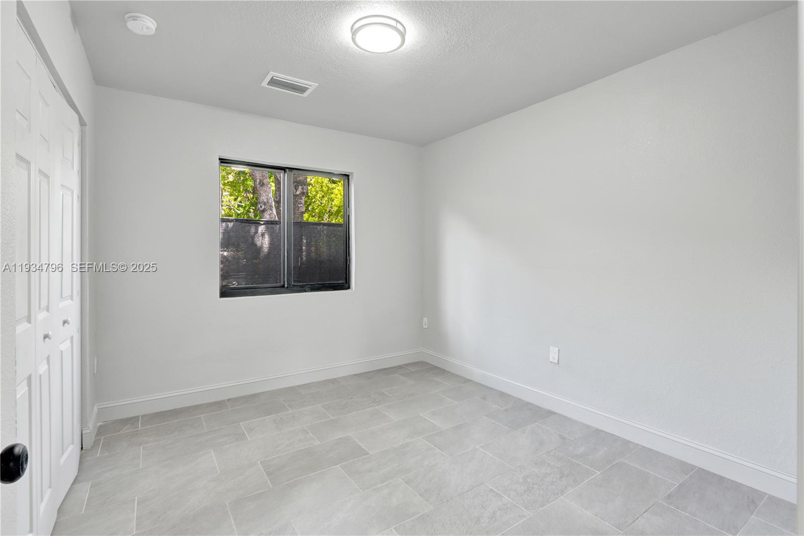 2420 Northwest 6th Court Pompano Beach, FL 33069 - Photo 6 of 10