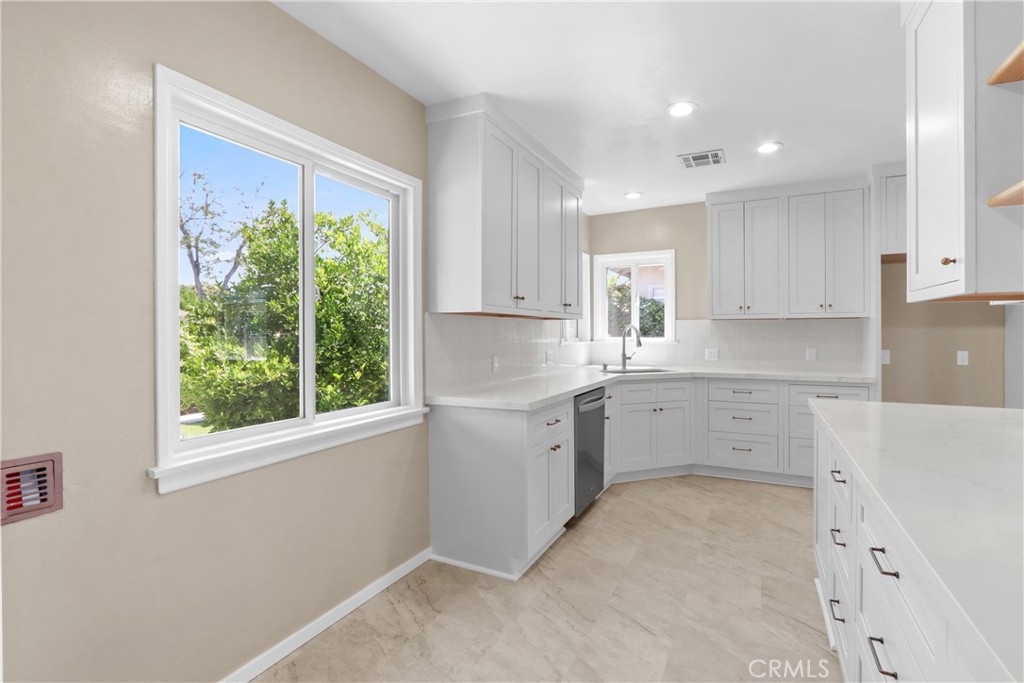 10006 Van Ruiten Street Bellflower, CA 90706 - Photo 10 of 41 EAT IN KITCHEN