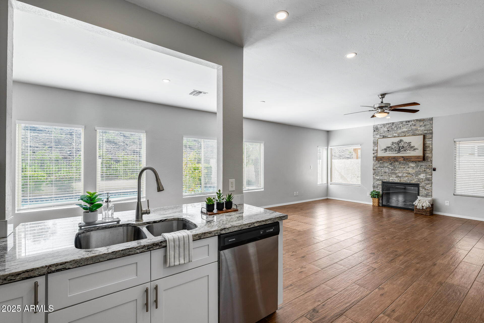 14452 South 40th Street Phoenix, AZ 85044 - Photo 6 of 92 29