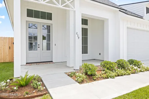 $300,000 | 239 Jagged Grove Lane, Youngsville, LA 70592