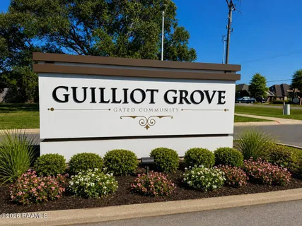 $300,000 | 239 Jagged Grove Lane, Youngsville, LA 70592