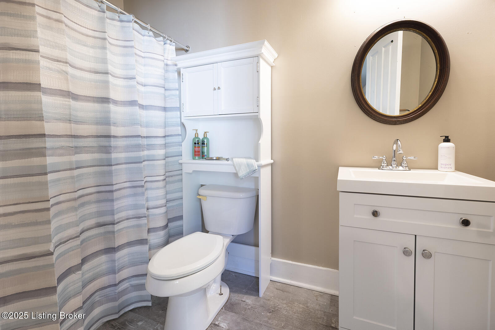 5206 Old Billtown Road Louisville, KY 40299 - Photo 18 of 39 1st floor bathroom