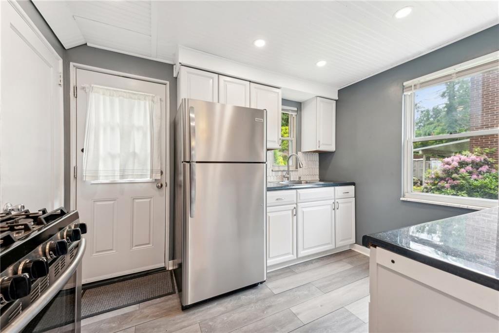 910 Roland Road Pittsburgh, PA 15221 - Photo 8 of 21 Gallery Image 8