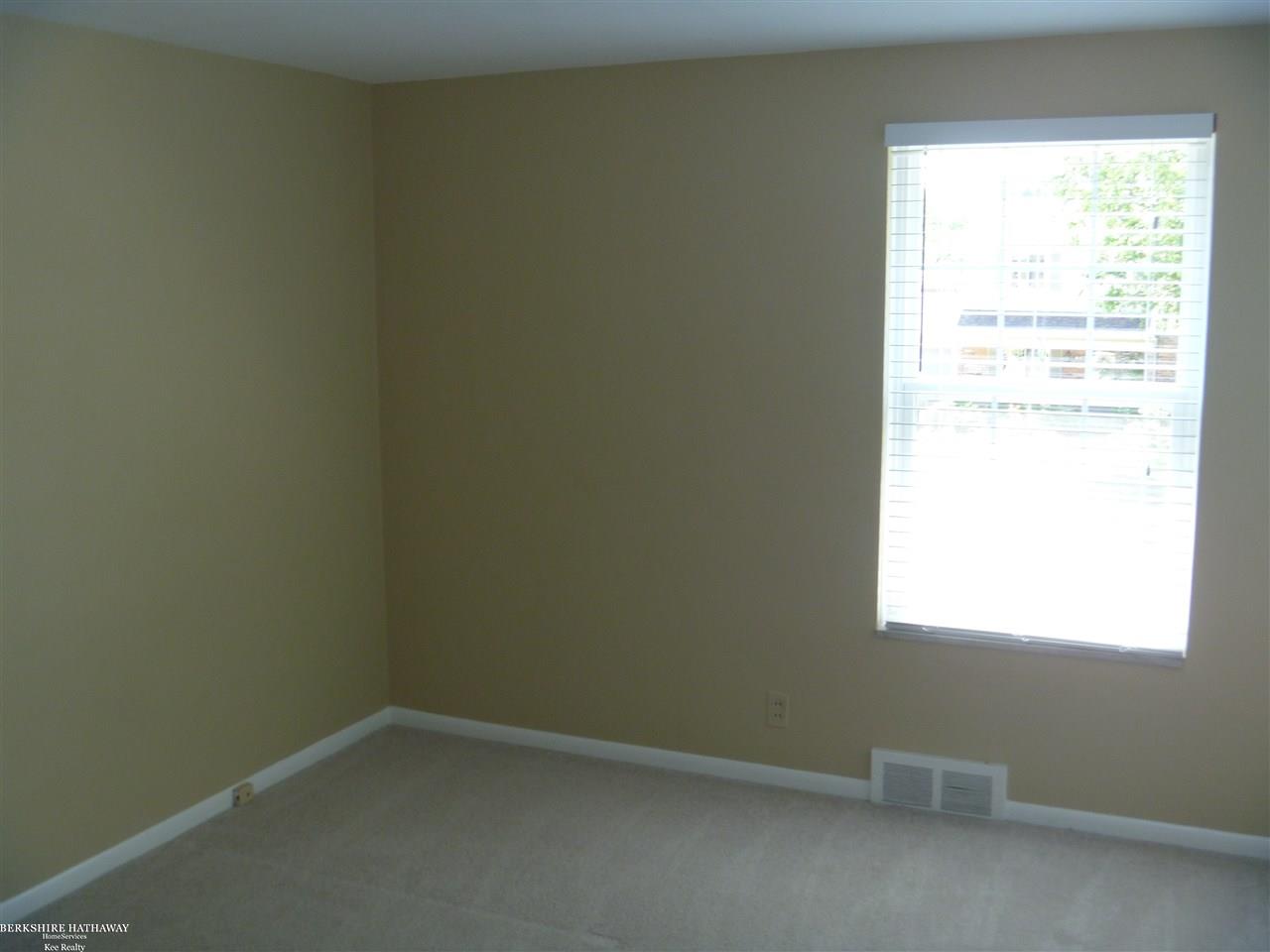 898 Canterbury Road Grosse Pointe Woods, MI 48236 - Photo 13 of 19