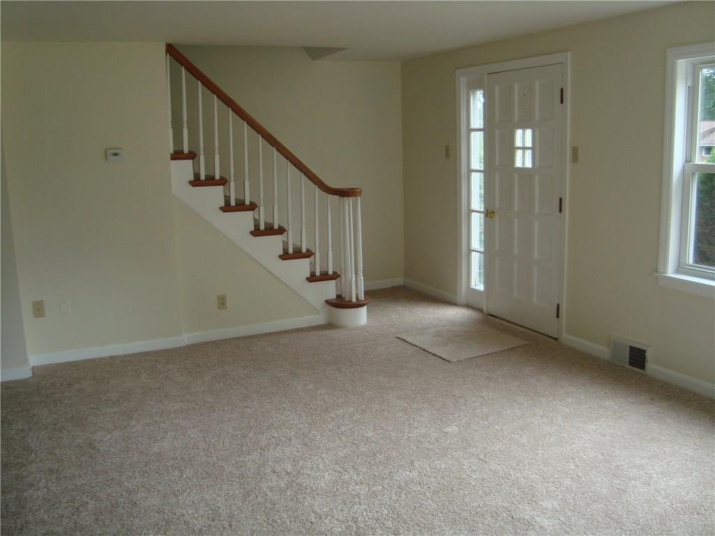 715 New Texas Road Plum, PA 15239 - Photo 3 of 15 Livingroom