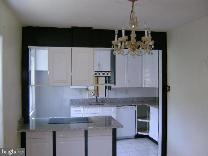 115 Tapawingo Road Southwest Vienna, VA 22180 - Photo 5 of 14 Kitchen