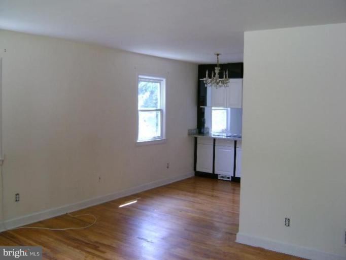 115 Tapawingo Road Southwest Vienna, VA 22180 - Photo 7 of 14 Living Room/Dining Room