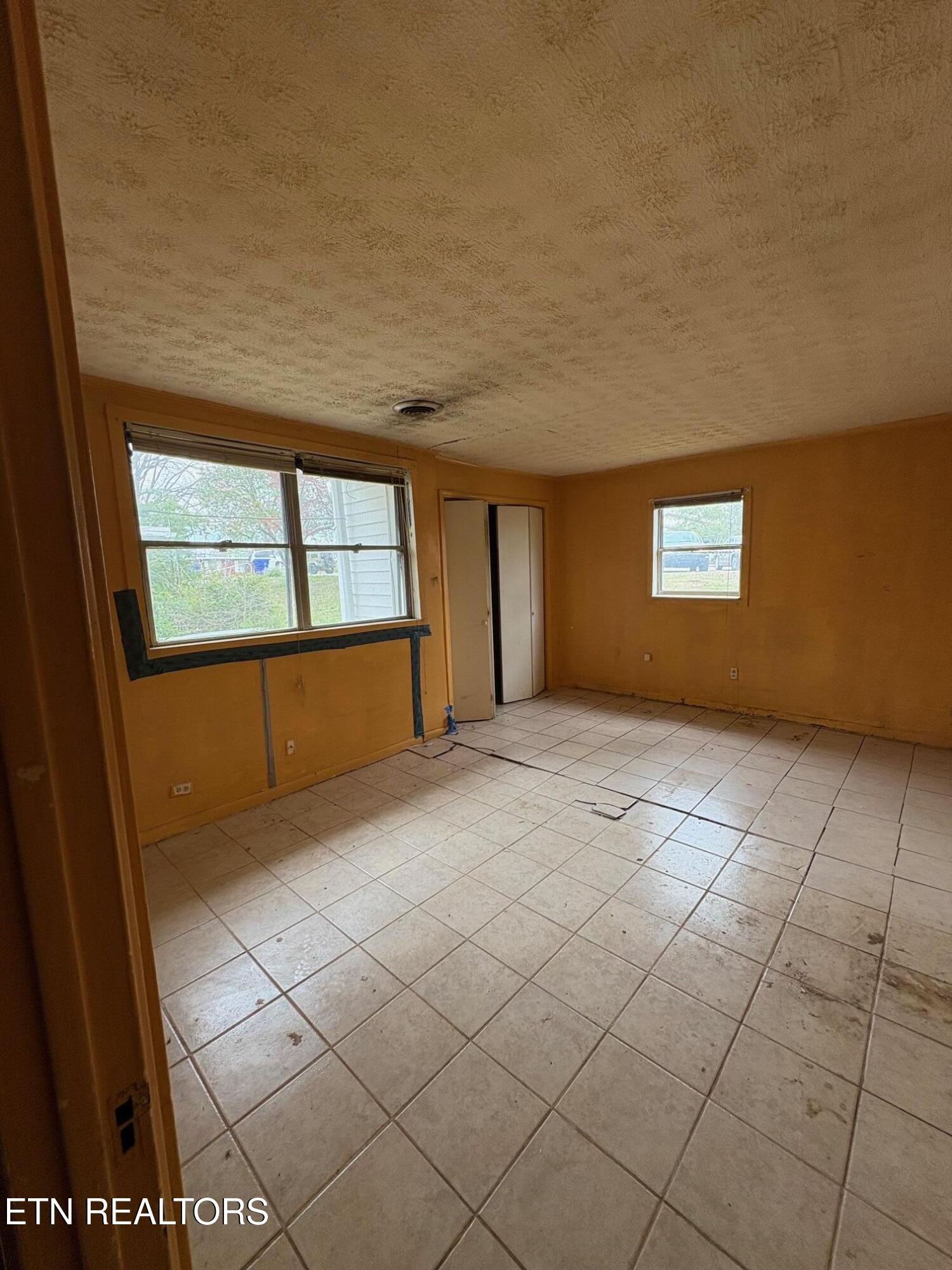 109 Niagara Lane Oak Ridge, TN 37830 - Photo 16 of 22 Primary bedroom