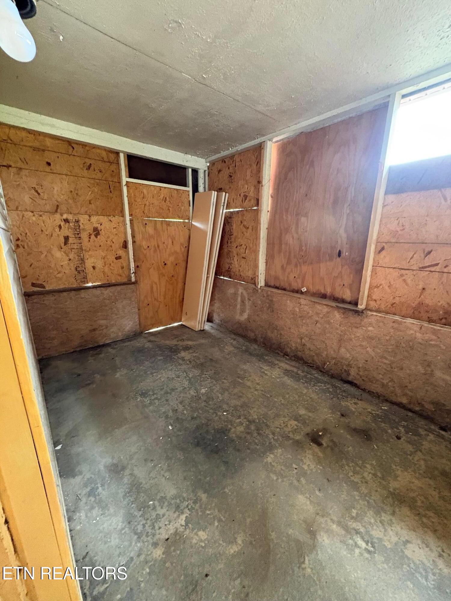 109 Niagara Lane Oak Ridge, TN 37830 - Photo 10 of 22 enclosed porch