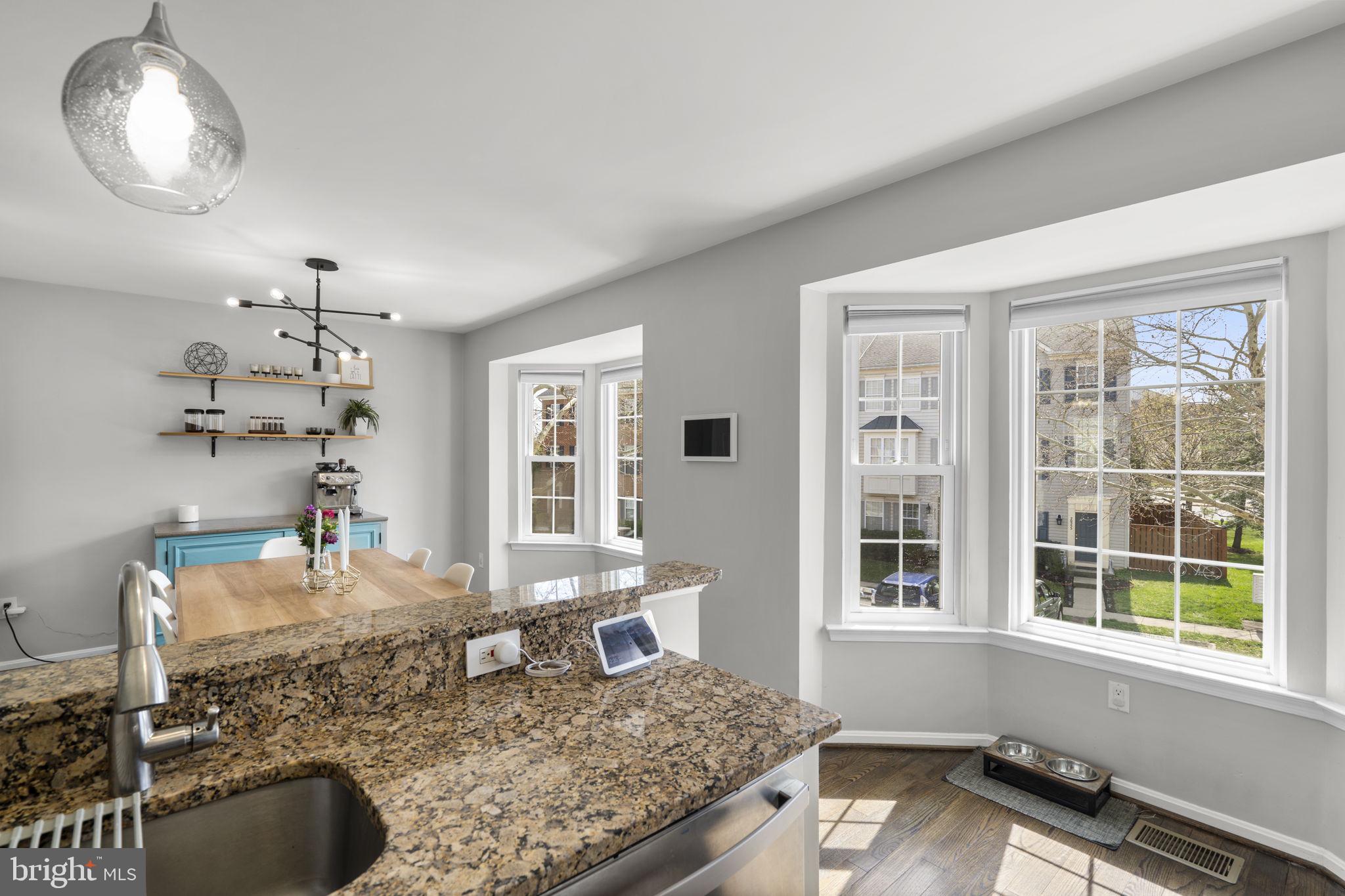 20250 Brookview Square Ashburn, VA 20147 - Photo 20 of 45 a living room with furniture