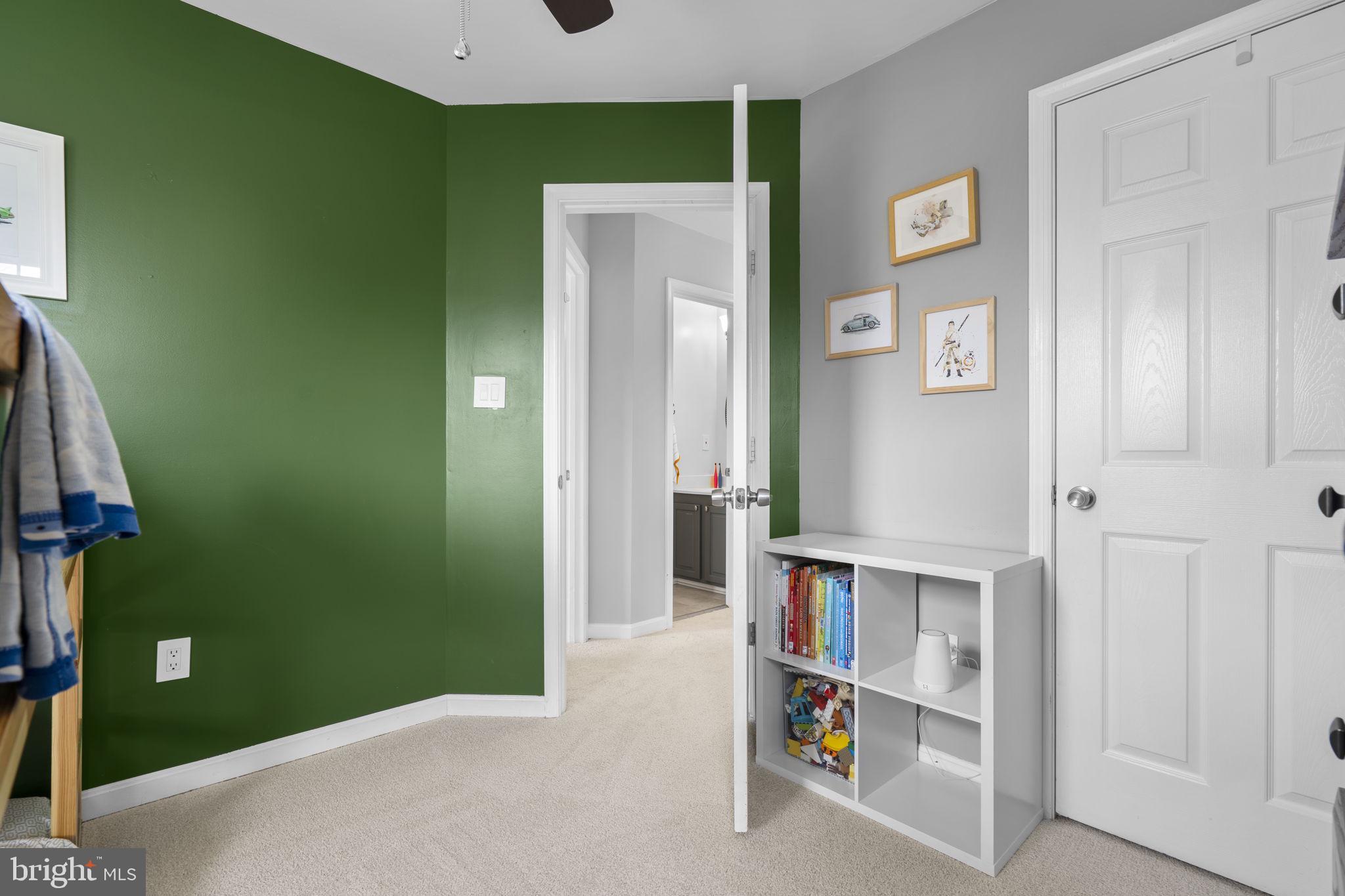 20250 Brookview Square Ashburn, VA 20147 - Photo 34 of 45 a view of a hallway with closet