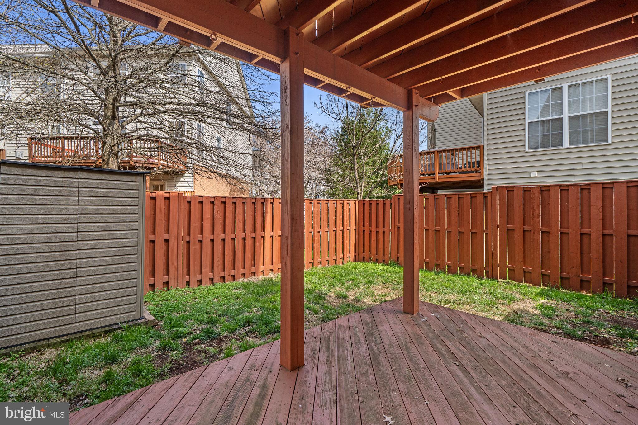 20250 Brookview Square Ashburn, VA 20147 - Photo 43 of 45 a view of a backyard with wooden fence