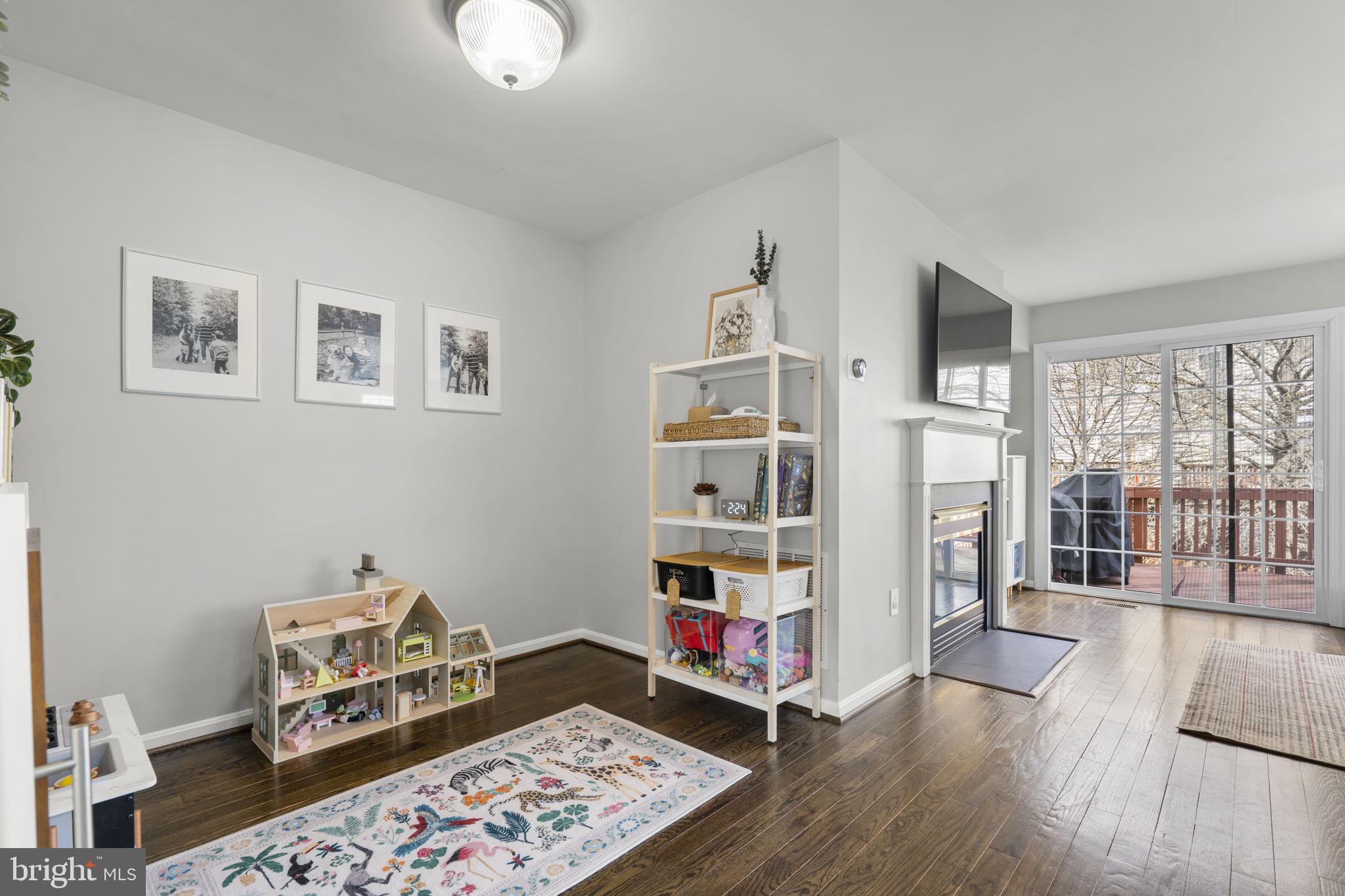 20250 Brookview Square Ashburn, VA 20147 - Photo 8 of 45 a room with furniture and wooden floor