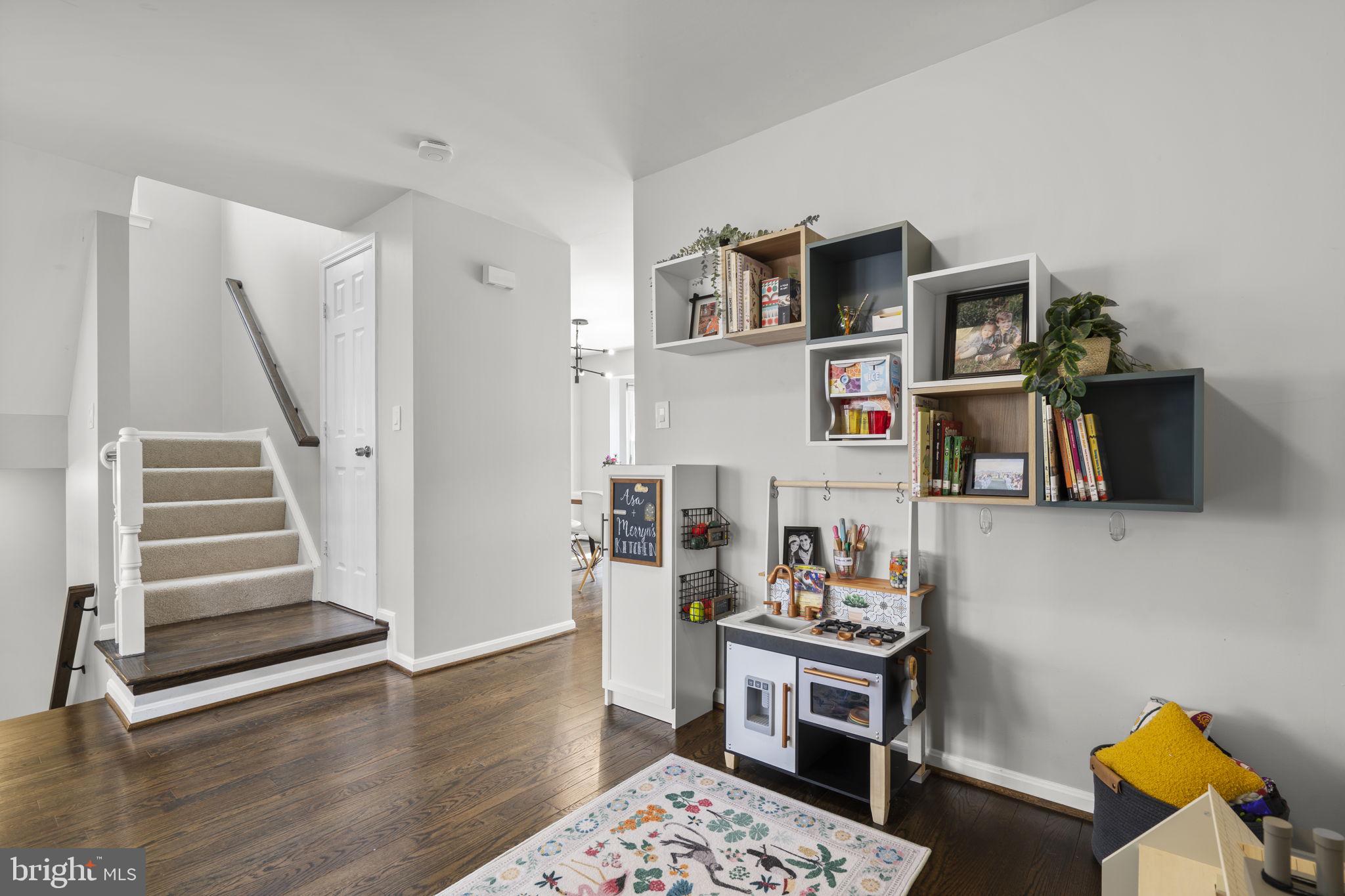 20250 Brookview Square Ashburn, VA 20147 - Photo 10 of 45 a room with furniture and wooden floor