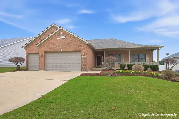 $465,000 | 517 Sawgrass Lane, Hampshire, IL 60140