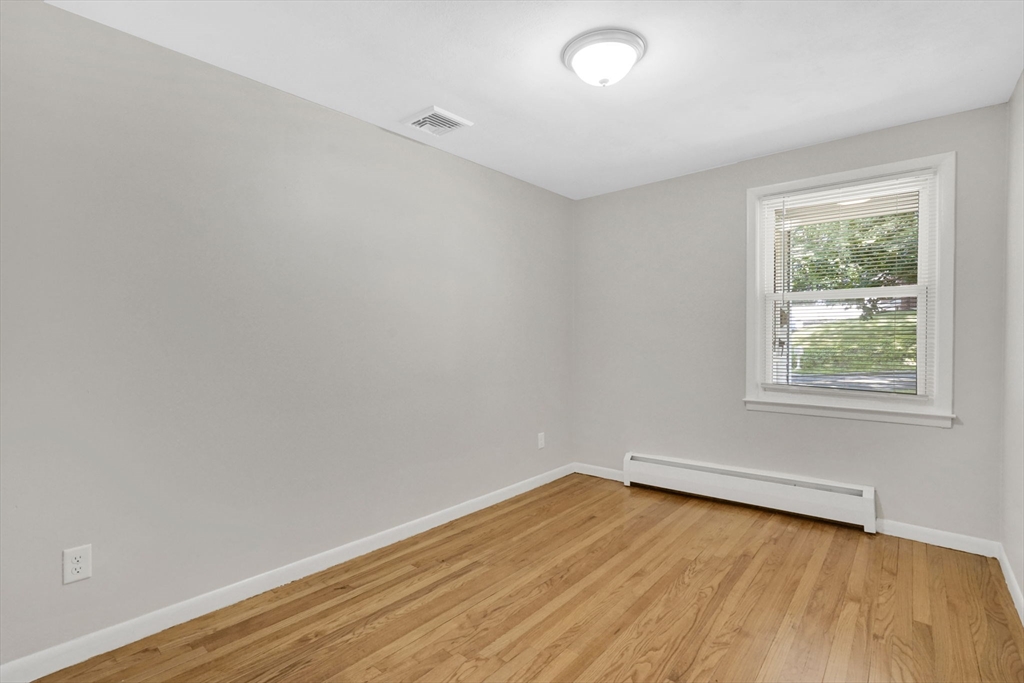 85 Bircham Street Springfield, MA 01104 - Photo 21 of 33