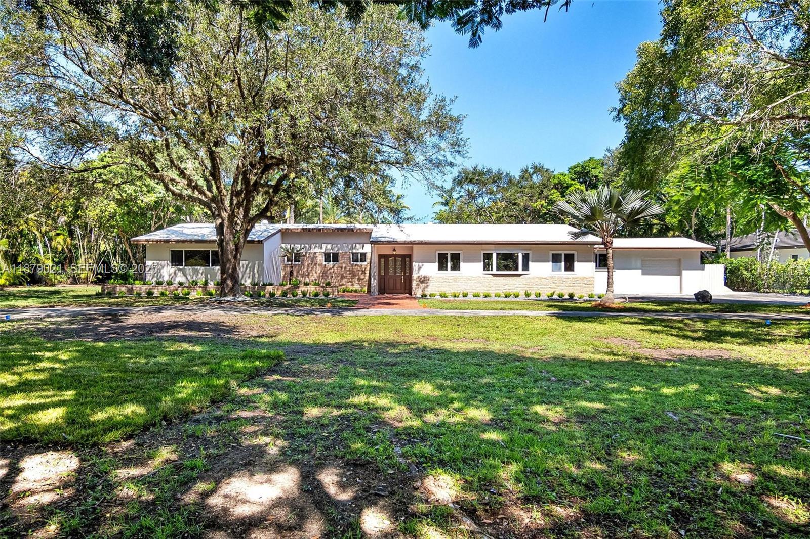 a front view of a house with swimming pool having outdoor seating
