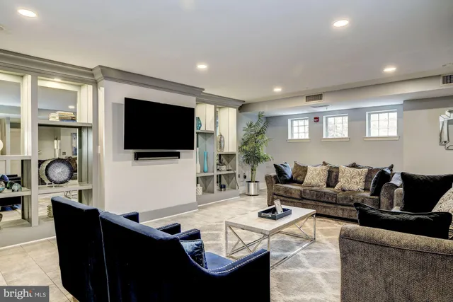 $499,000 | 555 Massachusetts Avenue Northwest, Unit 406, Washington, DC 20001