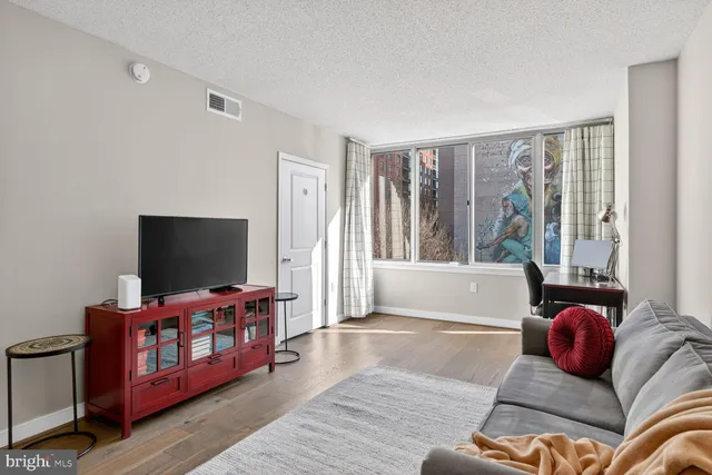 $499,000 | 555 Massachusetts Avenue Northwest, Unit 406, Washington, DC 20001