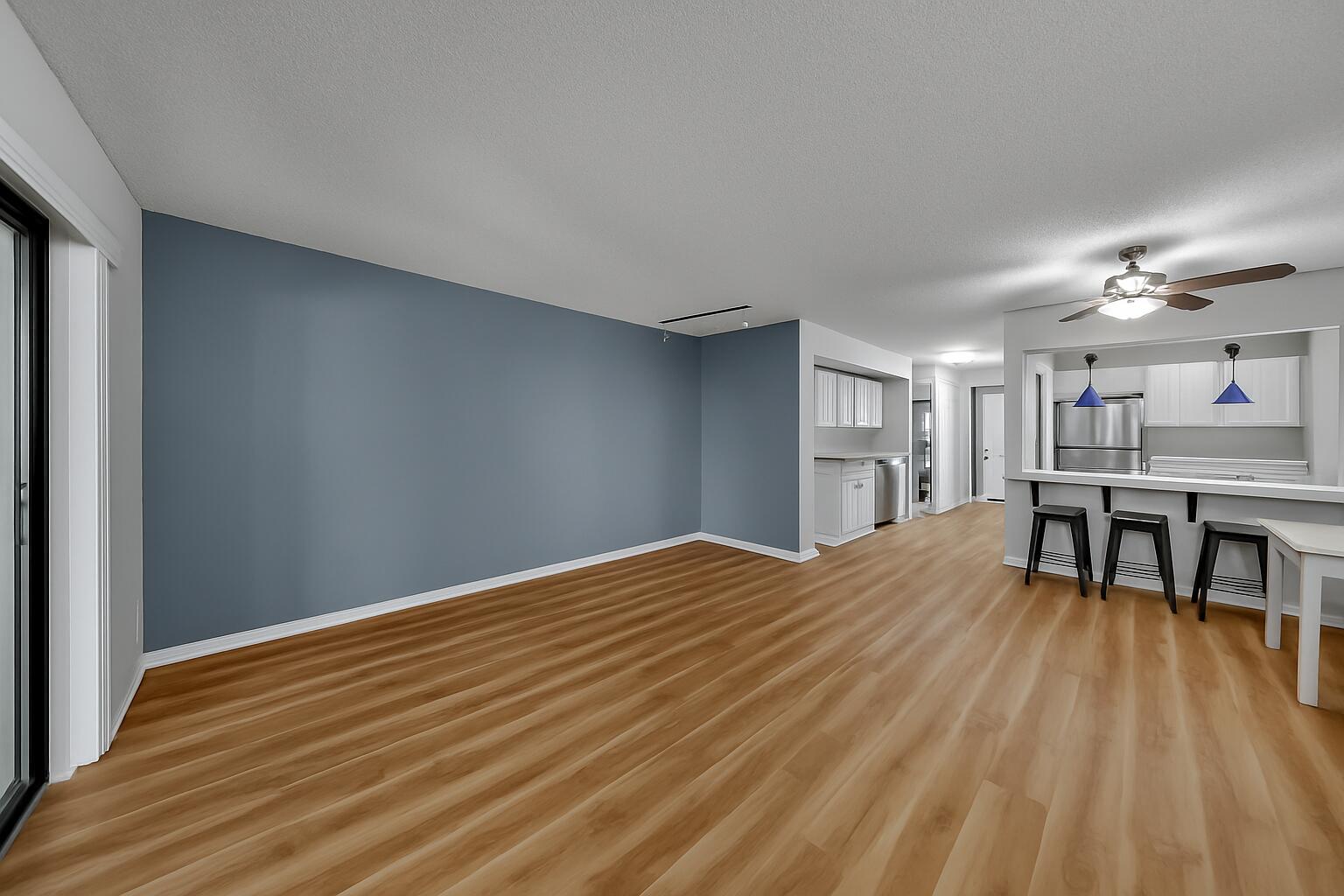 301 North Pine Island Road, Unit 101 Plantation, FL 33324 - Photo 38 of 51 a bedroom with a bed and a table