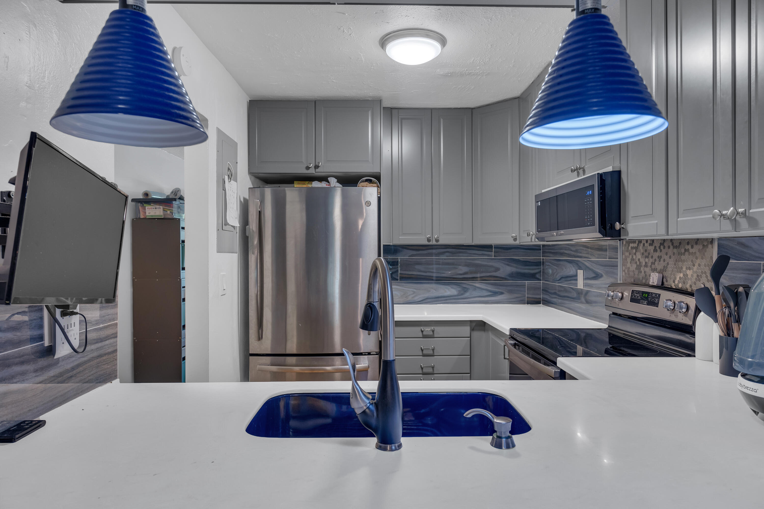 301 North Pine Island Road, Unit 101 Plantation, FL 33324 - Photo 4 of 51 a kitchen with stainless steel appliances kitchen island a refrigerator and a sink