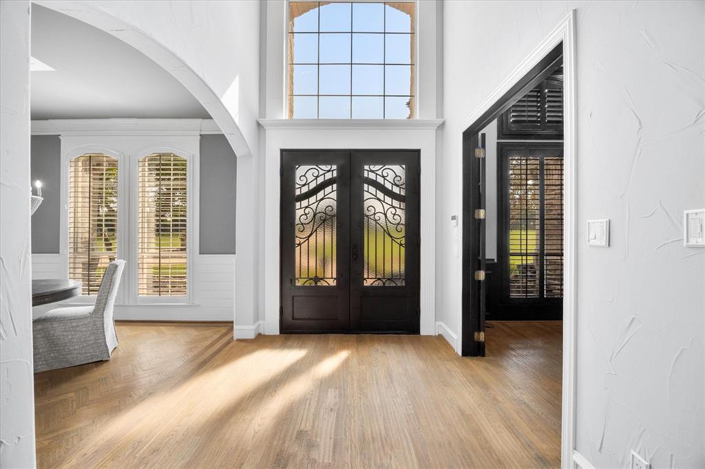1572 Rabbit Rdg Road Heath, TX 75032 - Photo 12 of 36 an empty room with windows and closet